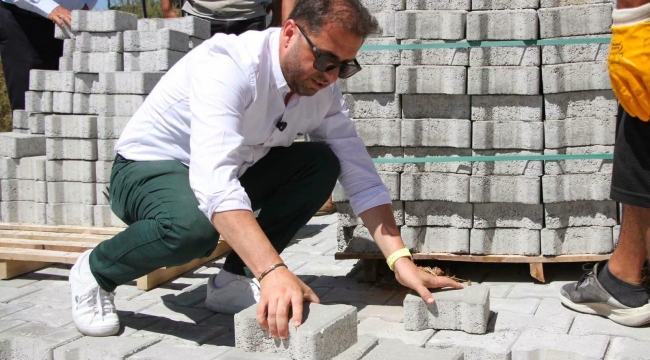 Tire'de Kırsal Kalkınma Hamlesi: Tire'ye 20 Bin Metrekare Kilit Parke Taşı Desteği