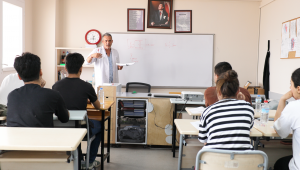 Bayraklı’da mezun öğrencilere YKS desteği