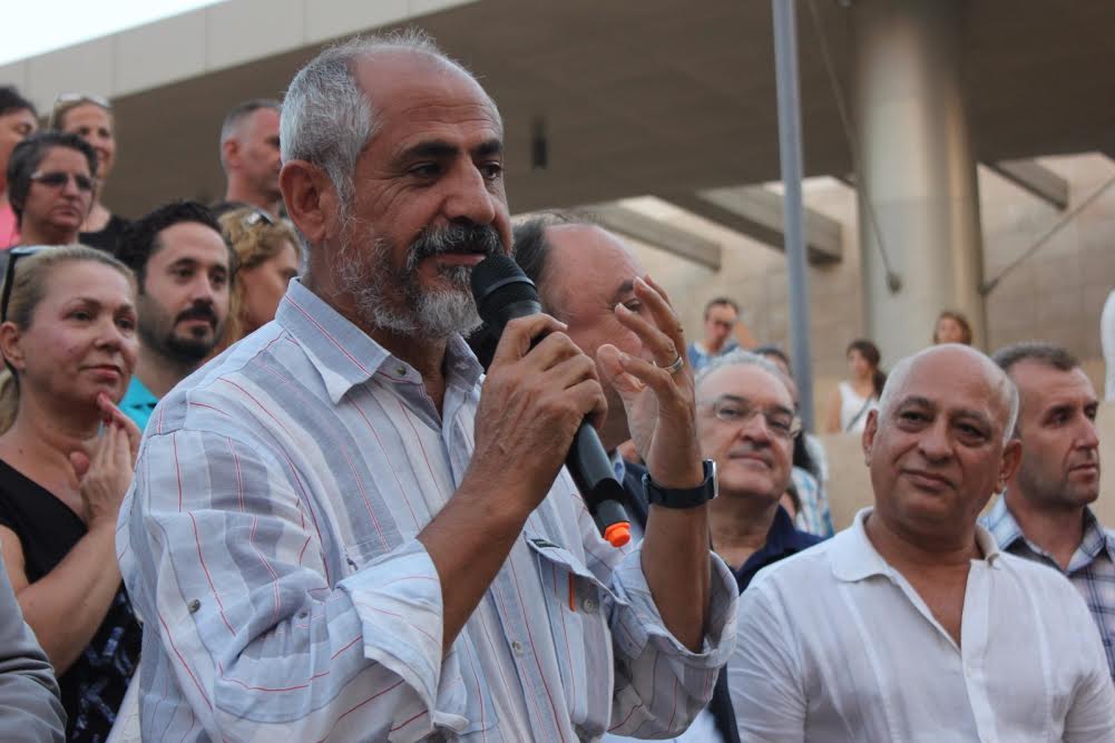 Çam: Darbe Fırsatçıları İş Başında