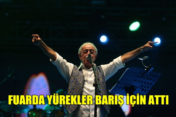 FUARDA GÖNÜLLER BARIŞLA ÇARPTI