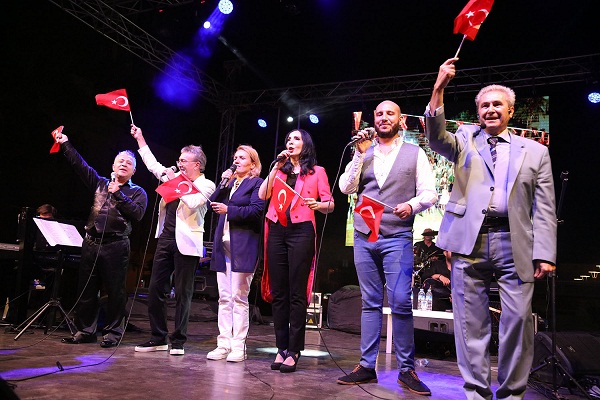 URLA KURTULUŞUNU KONSERLE ANDI