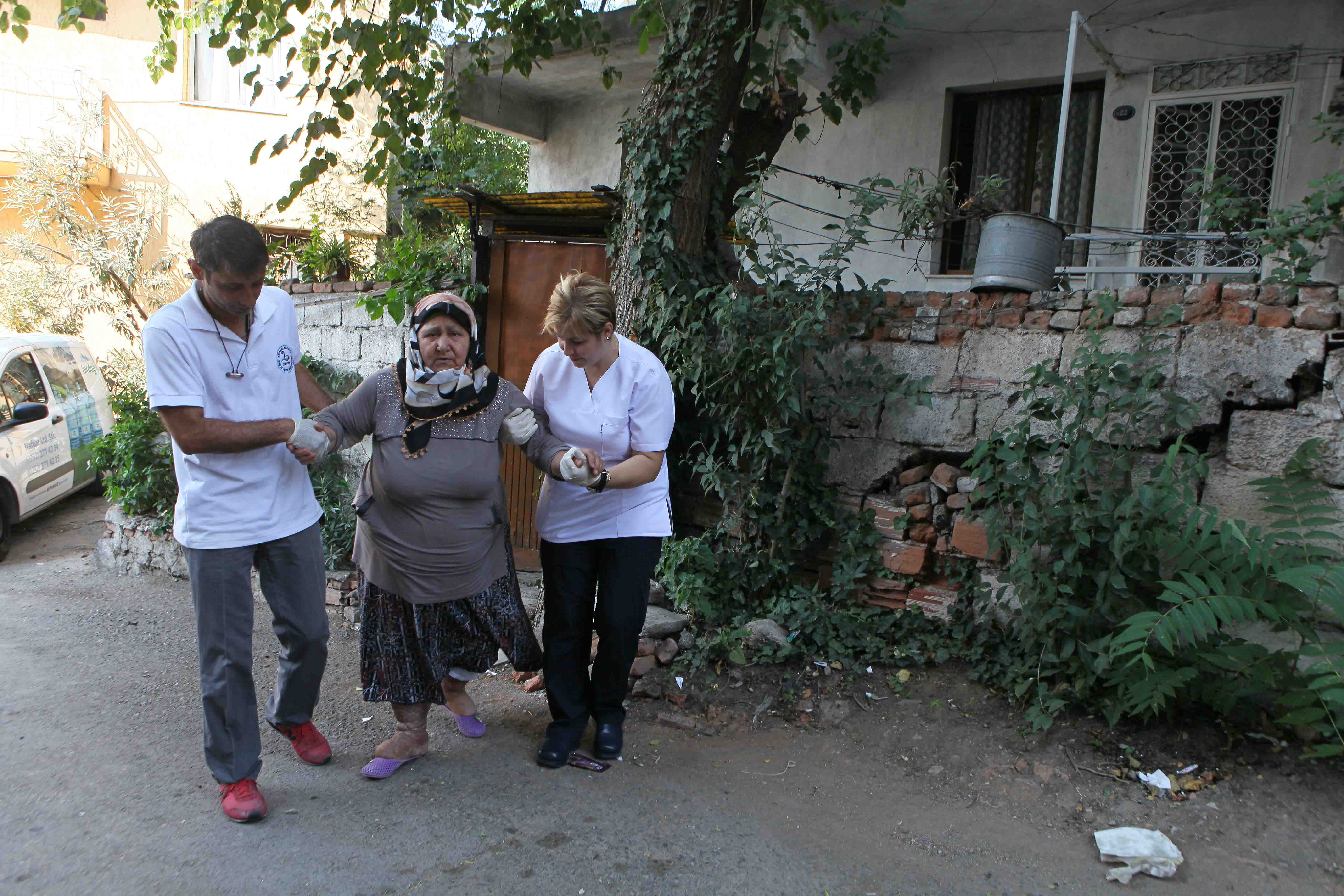 İsmi” teyze emin ellerde