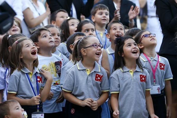 BAHÇEŞEHİR UĞUR EĞİTİM KURUMLARI İZMİR’DE 3 BİN 300 ÖĞRENCİYLE YENİ EĞİTİM ÖĞRETİM YILI’NA MERHABA DEDİ