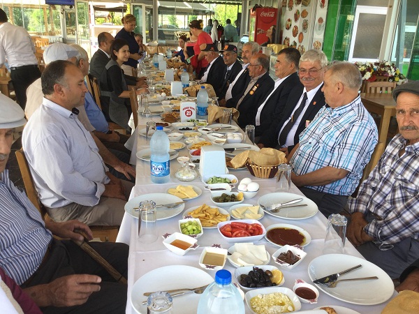 Başkan ÖZÇINAR, Şehit ve Gazi Aileleri İle Kahvaltıda Buluştu