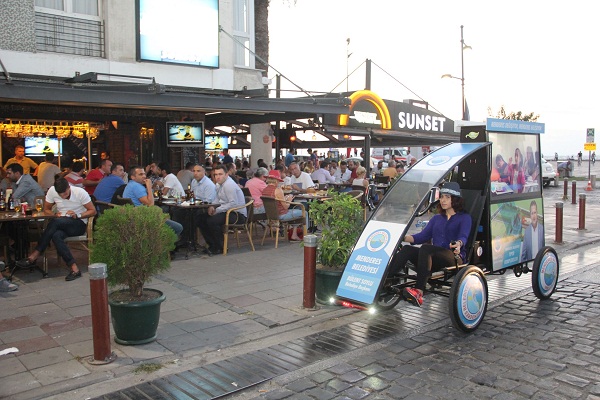 Menderes’in Bisik-led’i İzmir Sokaklarında