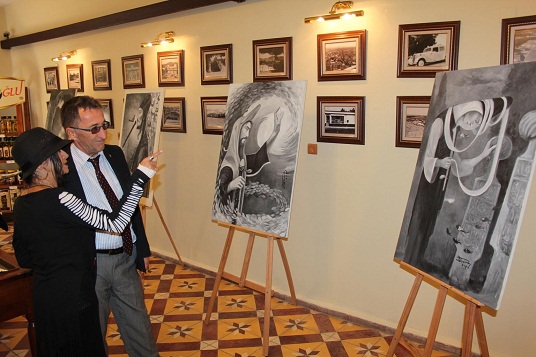 EDREMİT’TE ‘SİYAH BEYAZ’ YAĞLI BOYA SERGİSİ
