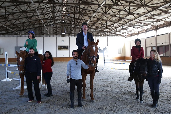 Engellerini Hippoterapi ile Aşacaklar