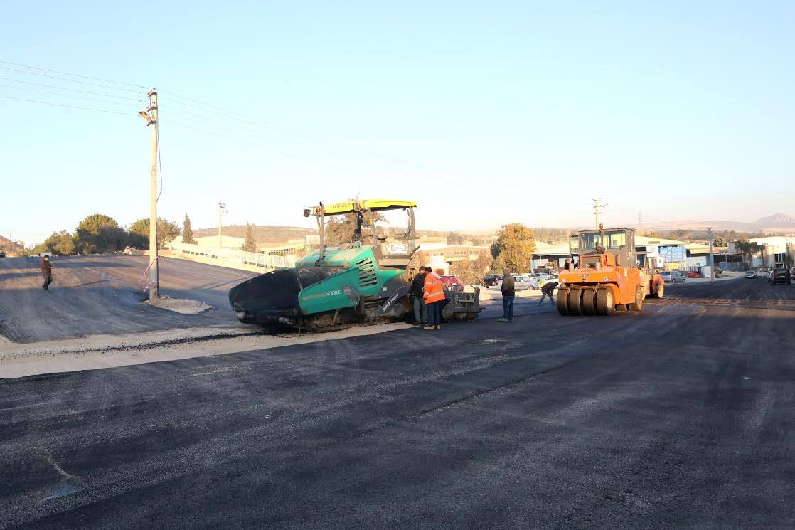 Bornova’da yollar yenileniyor ulaşım rahatlıyor