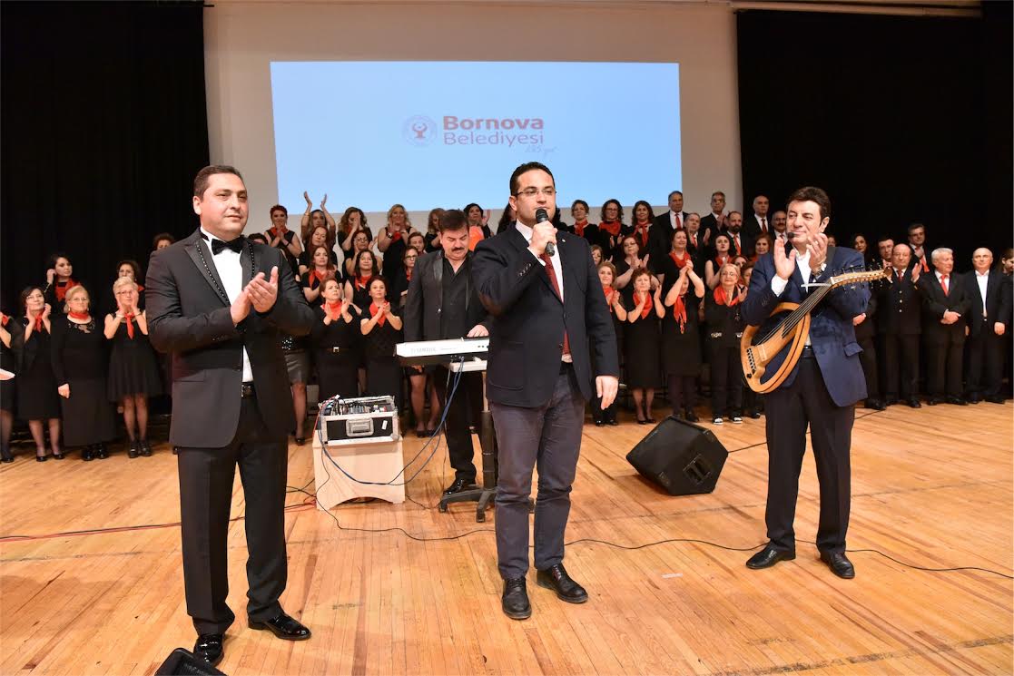 Bornova’da aşk ve sevgi şarkıları söylendi