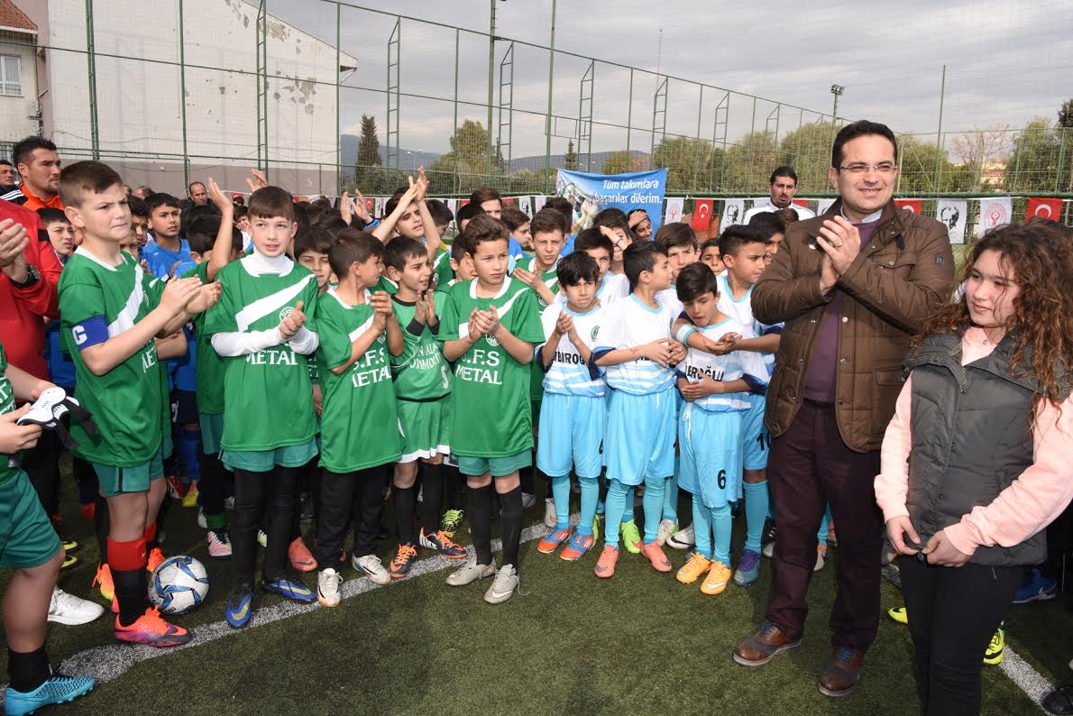 Bornova’da U12 Başkanlık Kupası karşılaşmaları başladı