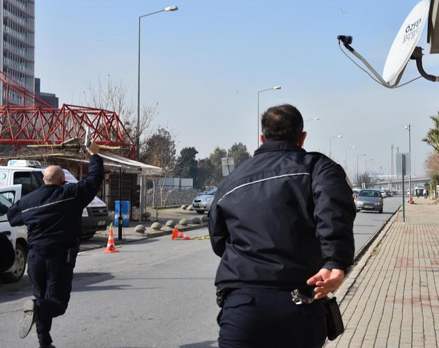 İzmir adliyesinde silah sesleri