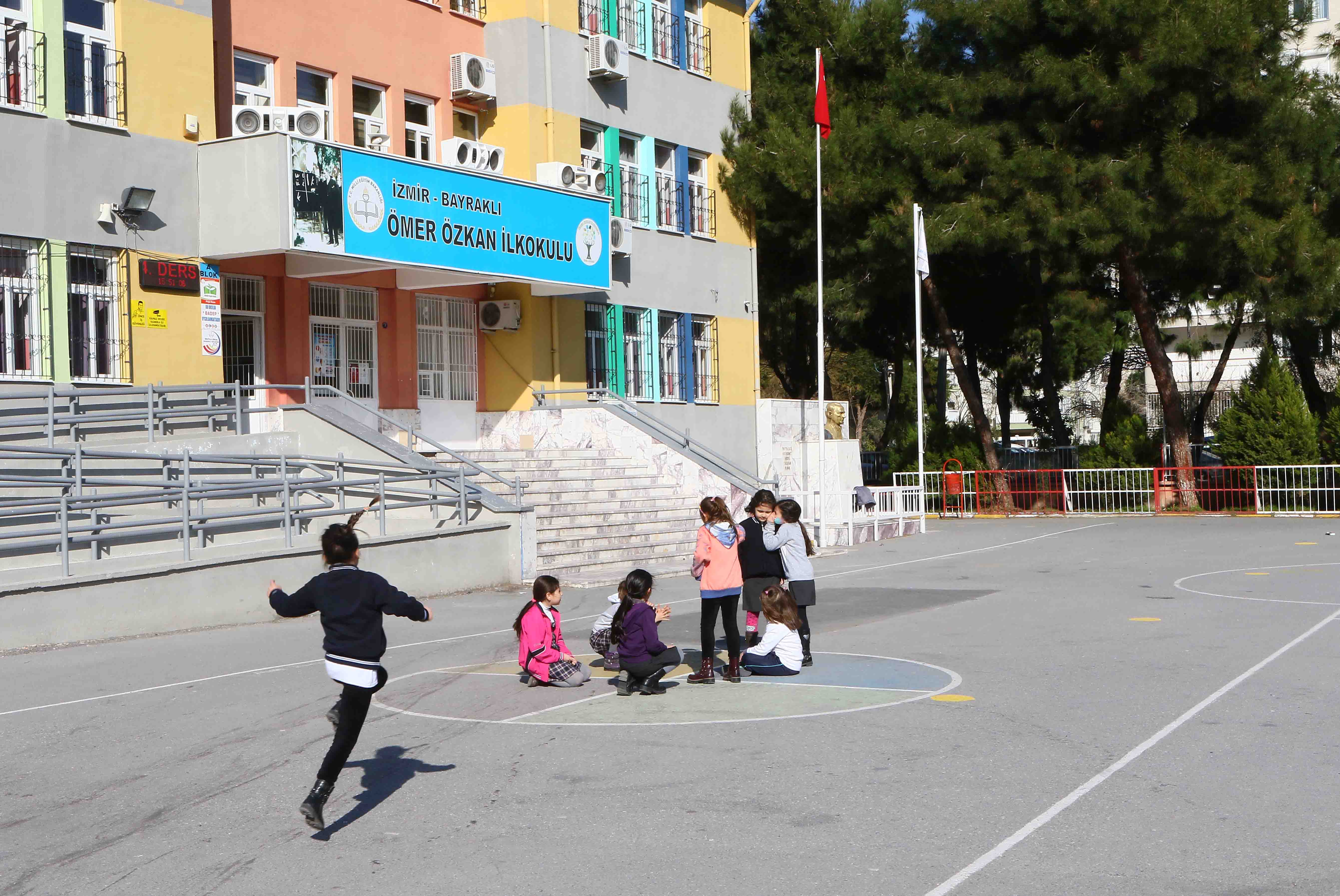 Bayraklı'da fen işleri tam gaz