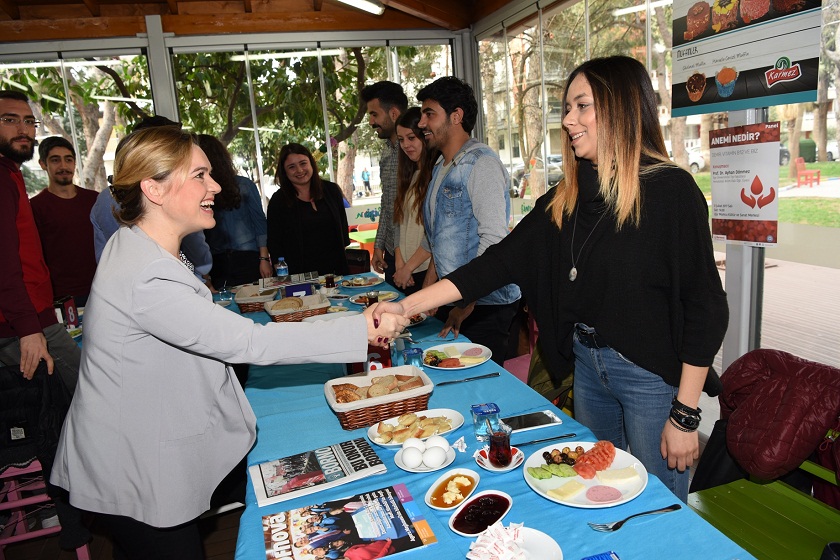 Böke Bornova’da Gençlerle Buluştu