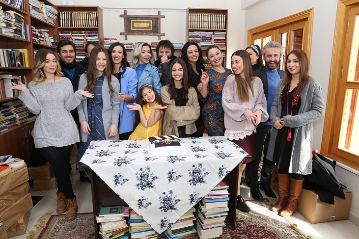  500. BÖLÜM PASTASINI KESTİLER