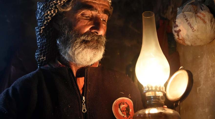 Boşaltılan köyüne döndü; Tek başına ve huzurlu