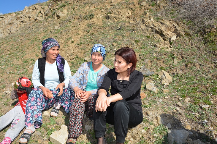 KADINLAR TOPLUMUN TEMEL TAŞLARIDIR