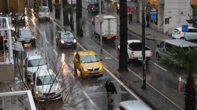 İzmir'de hayata sağanak darbesi: Yağışlar ne kadar sürecek?