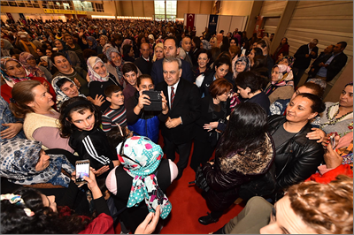 8. Kadın Festivali “miting gibi” bir törenle başladı