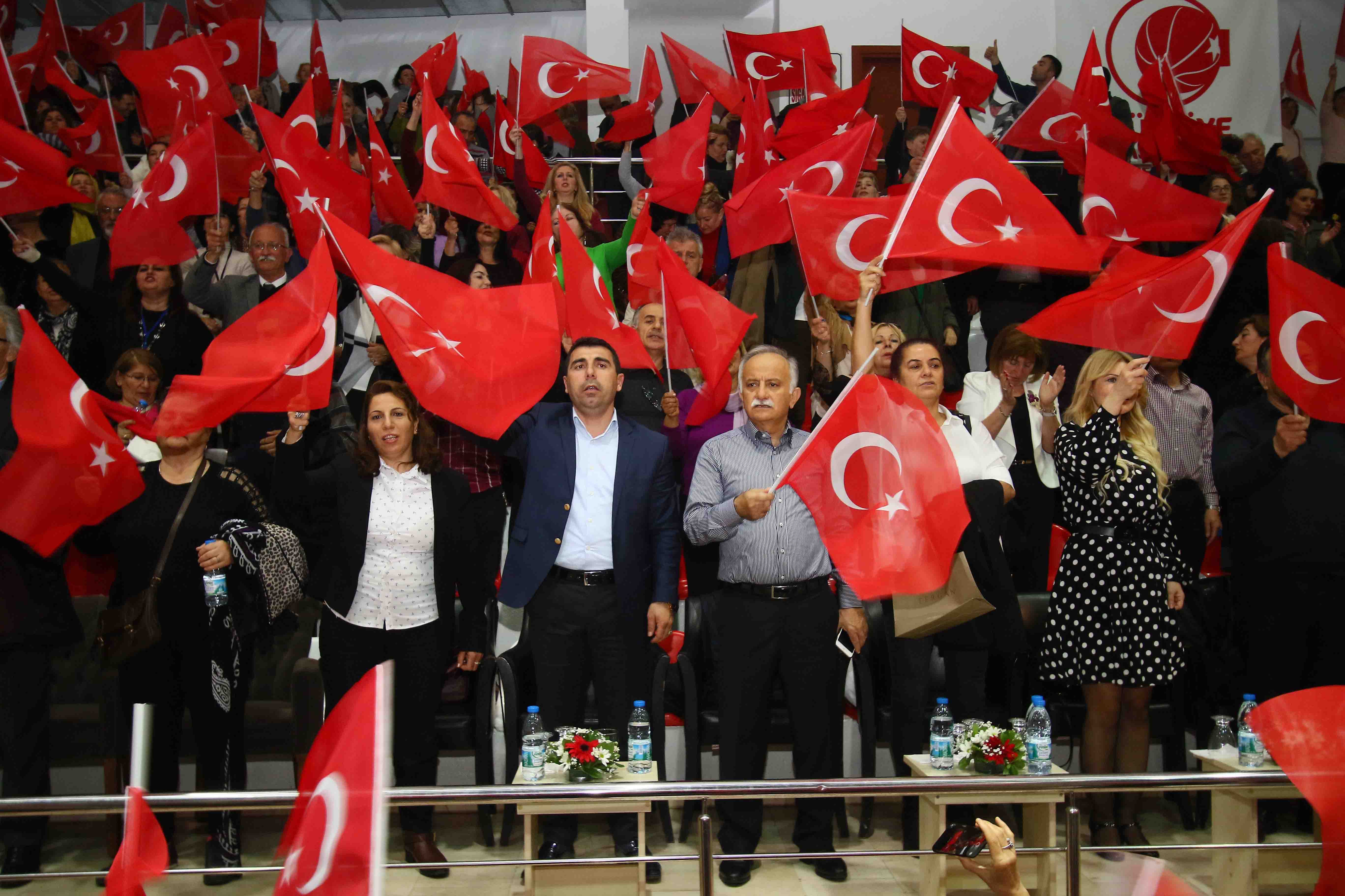 Bayraklı’da kadınlar doyasıya eğlendi!
