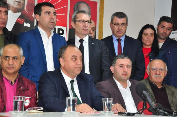 CHP'den 'Hayır' Afişlerinin Yırtılmasına Suç Duyurusu