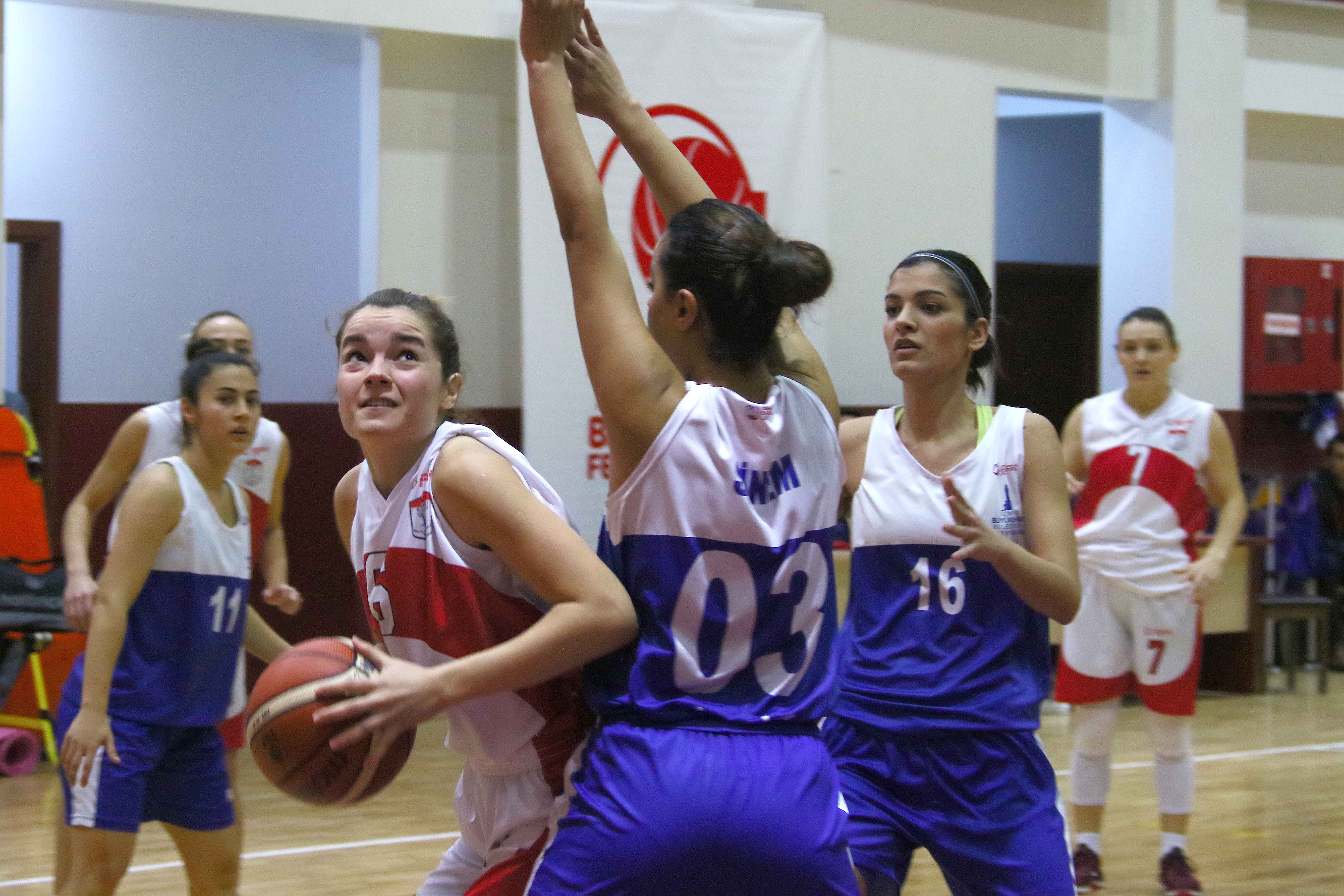 Bayraklı Belediyesi kadın basketbol takımı 16 maçını da kazandı