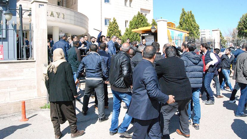 Şanlıurfa Adliyesi karıştı: Polisler dahil çok sayıda yaralı var