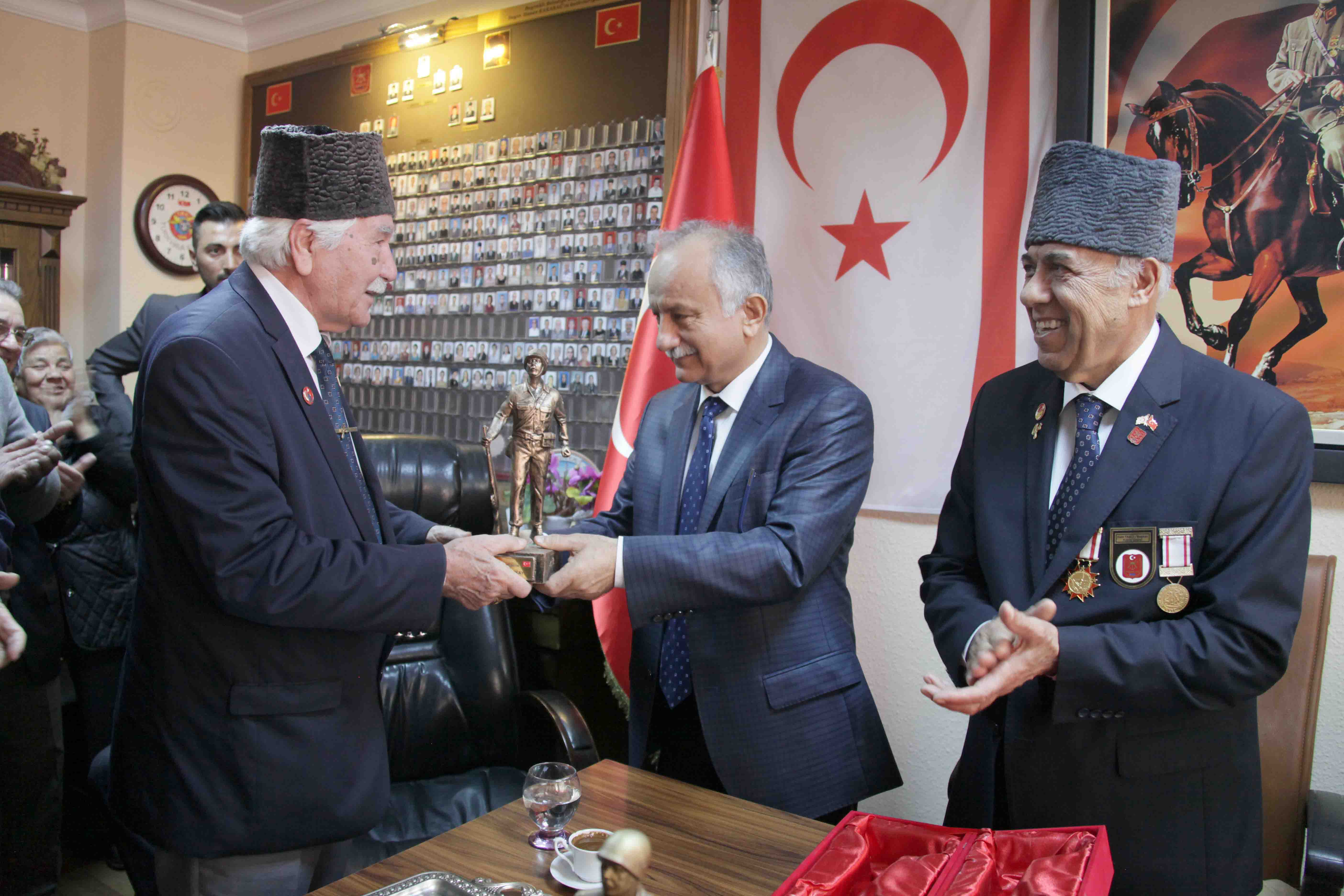 Başkan Karabağ, gaziler derneğini ziyaret etti