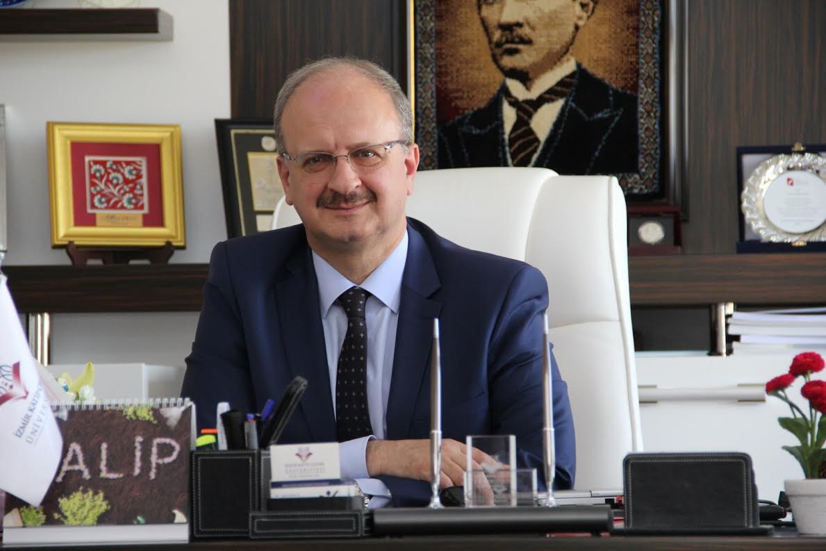 İKÇÜ’NÜN PERFORMANSI GÖZ DOLDURDU