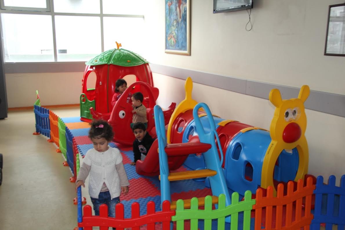 Hastaneye çocuklar için oyun alanı yapıldı.