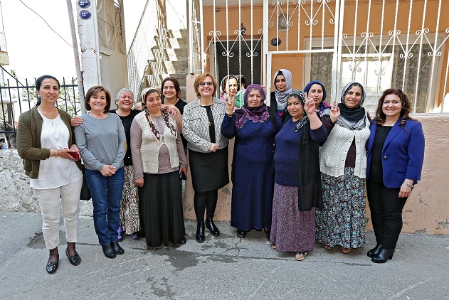 Başkan Pekdaş Ev Ev Geziyor