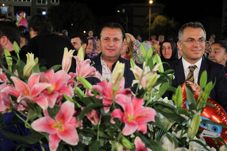 Menderes Kesme Çiçek Festivali Coşkuyla Kutlandı