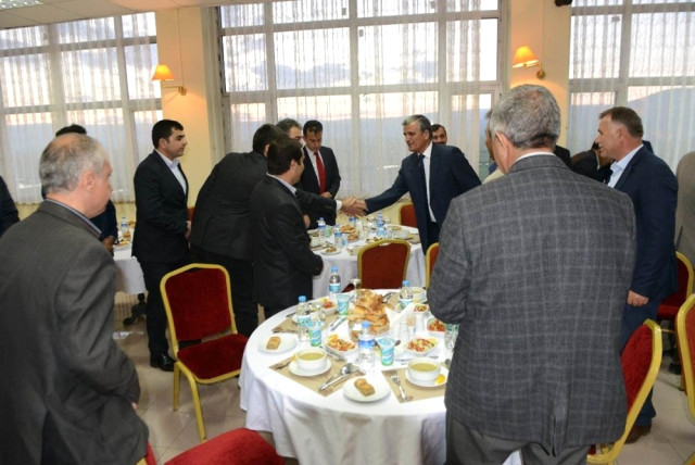 Vali Özefe Tarafından İftar Programı Düzenlendi