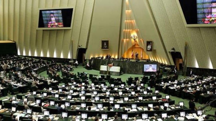  İran Meclisi'ne silahlı baskın!