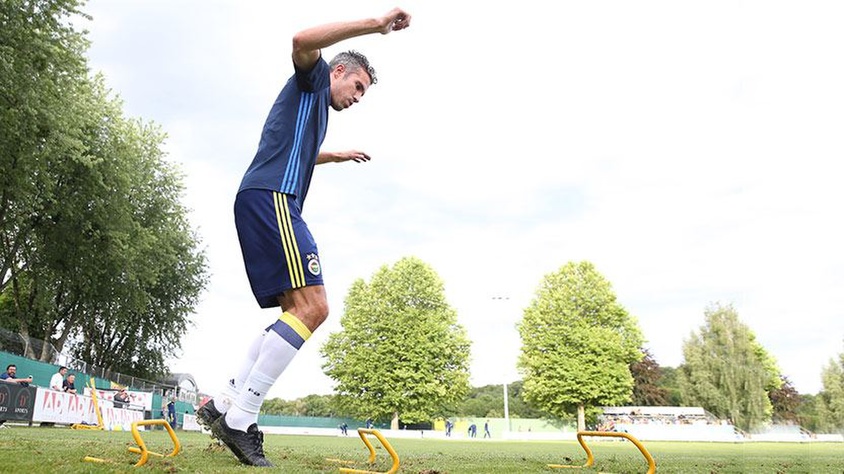 Son dakika! Robin van Persie Fenerbahçe'den ayrılabilir