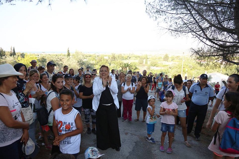 URLA'DArnÖğrenciler Şehitlere Saygı İçin Yürüdü