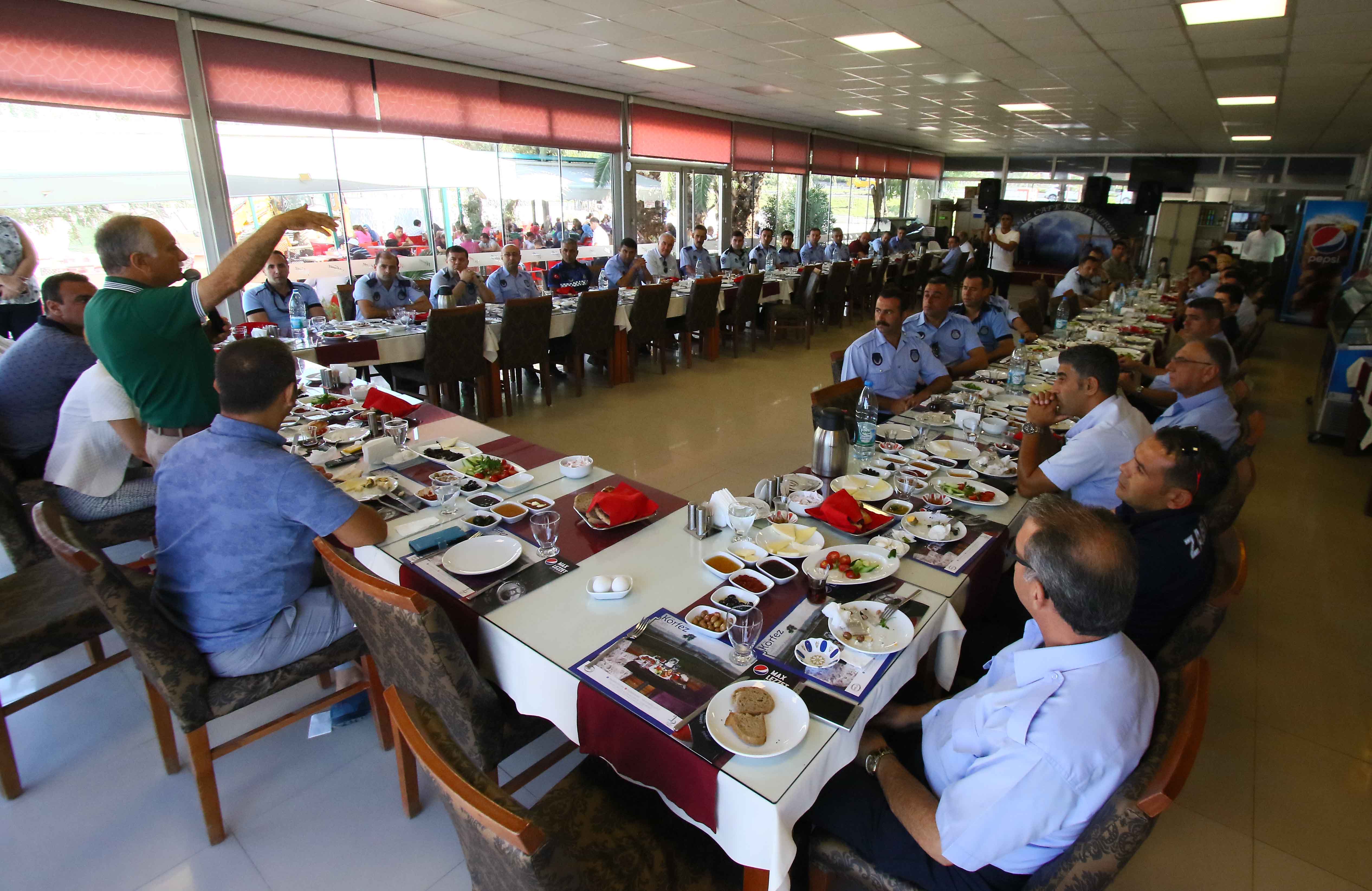 Başkan Karabağ, zabıtalarla bir araya geldi