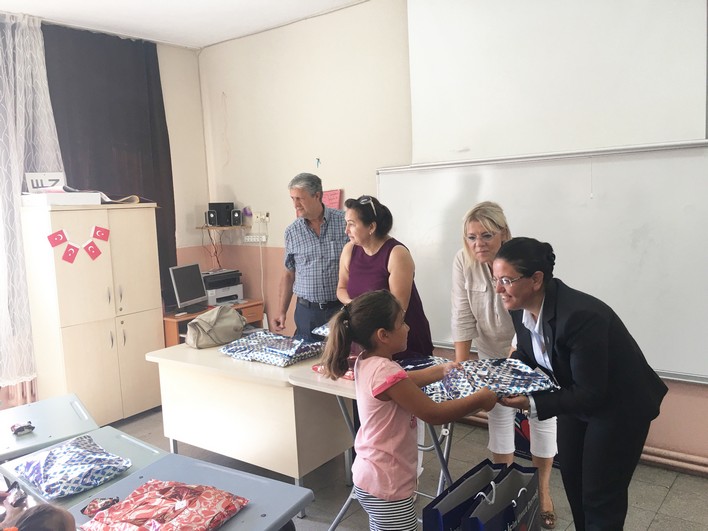 ONLAR İNSANLIK ADINA UMUT DAĞITIYORLAR