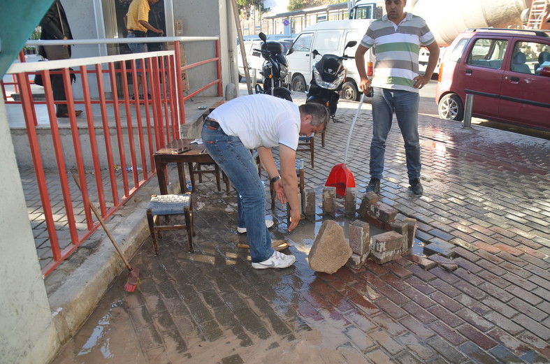 ON GÜNDÜR KANALİZASYON AKIYOR İZ SU NEREDE