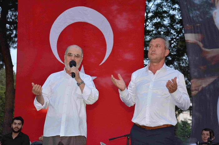 MENEMEN’DE 7 BİN KİŞİ BİRLİKTE ORUÇ AÇTI