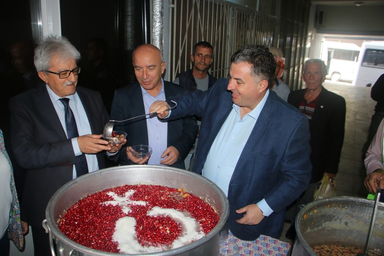 KINIK BELEDİYESİ AŞURE HAYRI YAPILDI