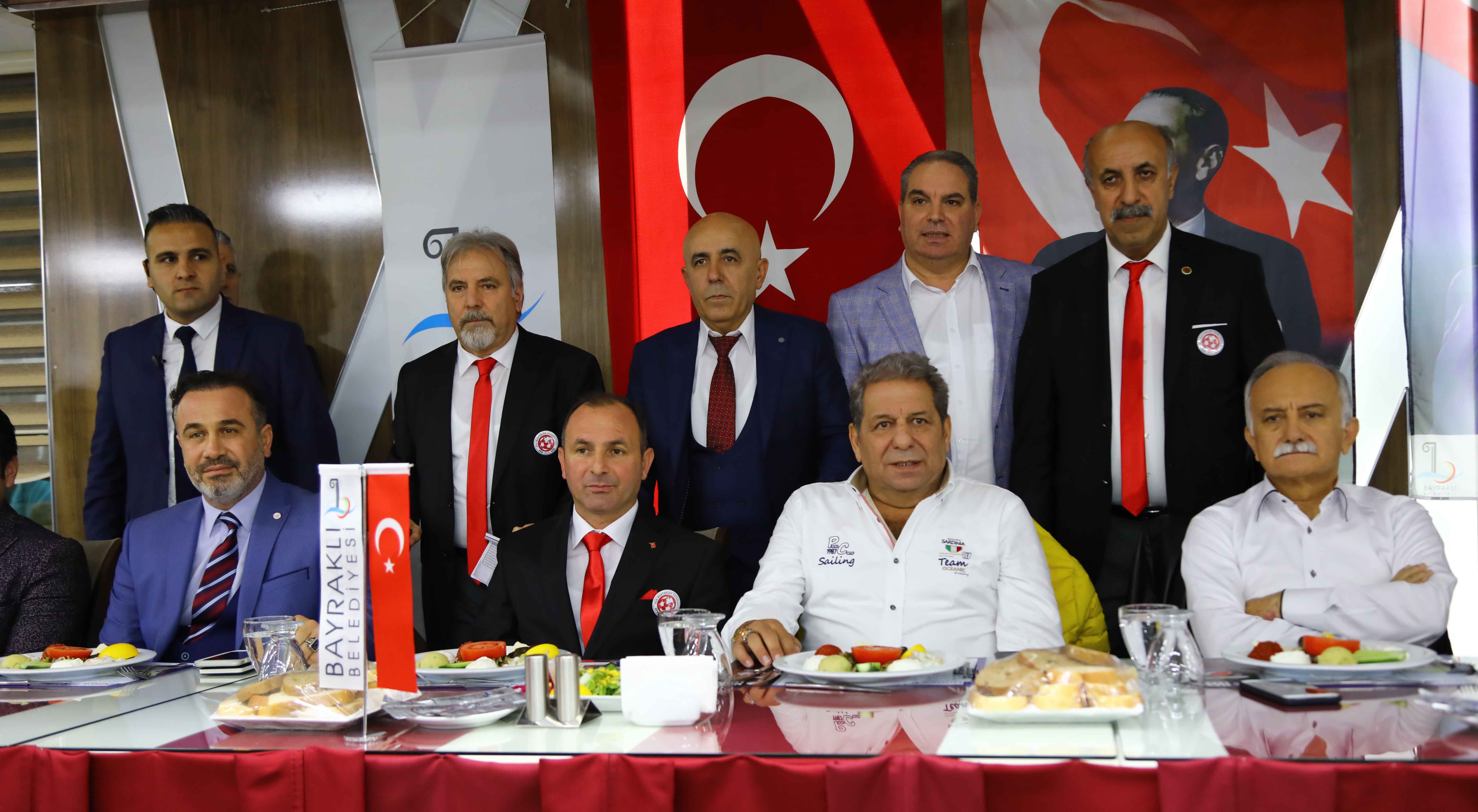 Efsaneler Bayraklı’da bir araya geldi