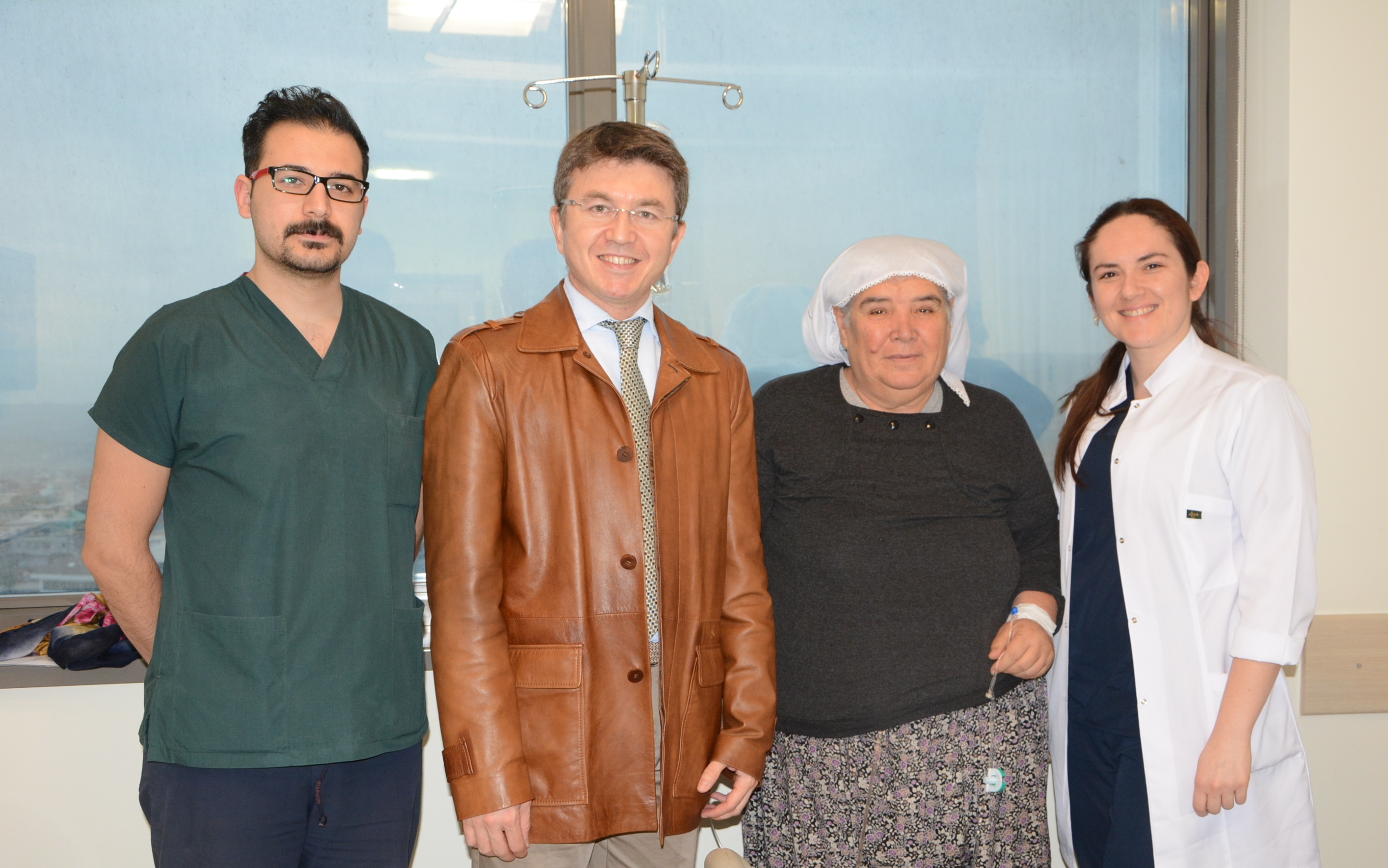 UYUTULMADAN YAPILAN AMELİYATLA BÖBREK TAŞLARINDAN KURTULDU