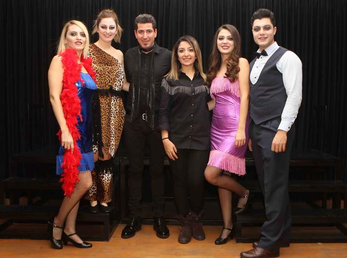 BAYRAKLI BU TİYATROYU SEVDİ