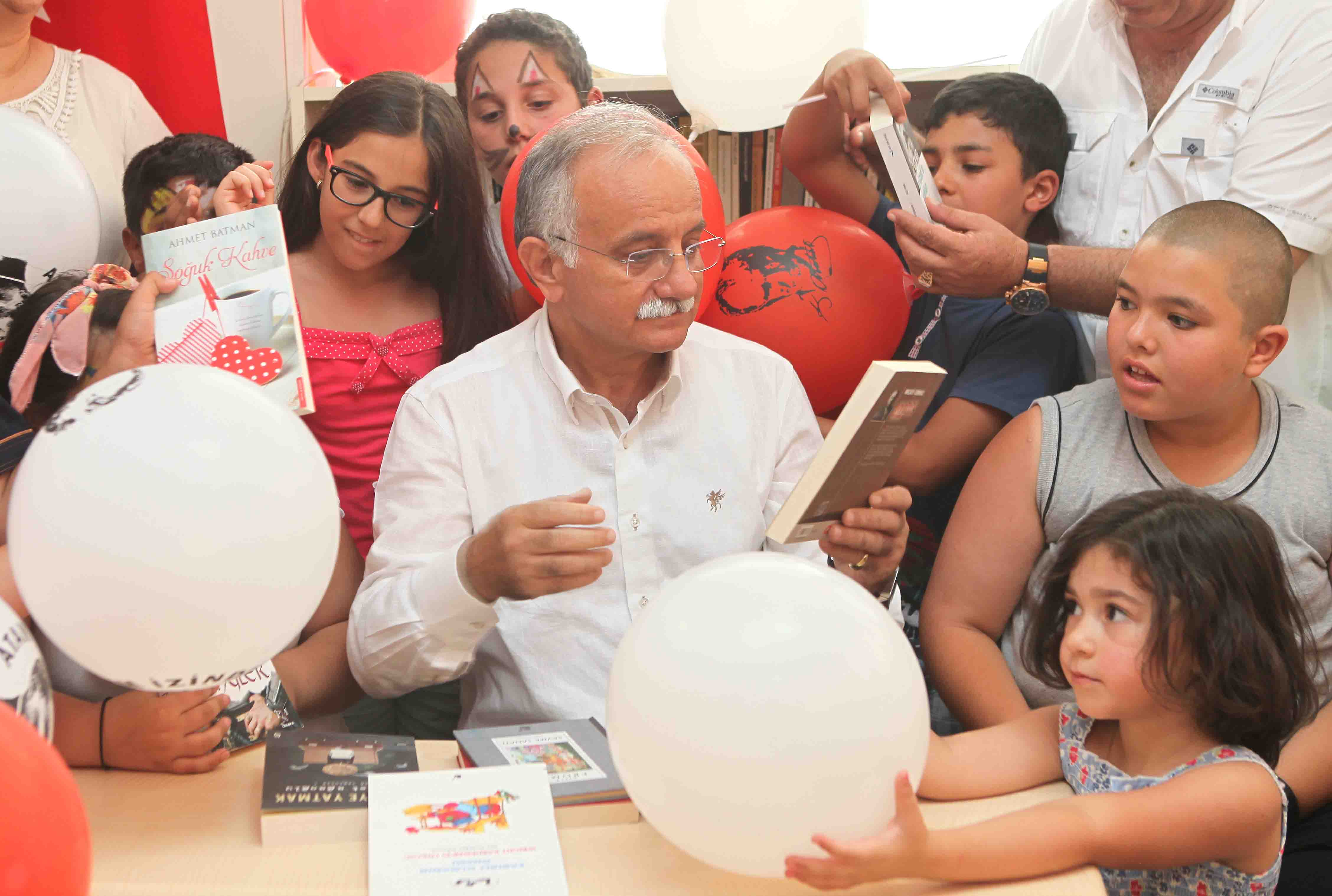 Bayraklı Belediyesi’nin kütüphaneleri her haliyle örnek