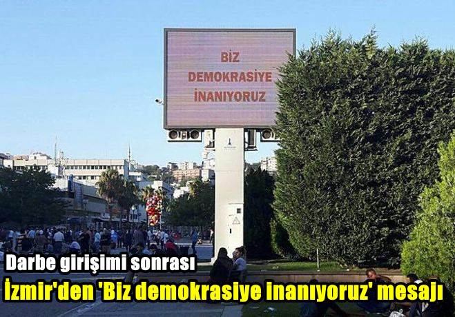 İzmir'den 'Biz demokrasiye inanıyoruz' mesajı