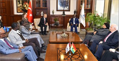 Ganalılar İzmir'de “iş ortağı” arıyor