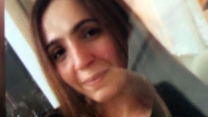 Onlarca kişinin gözü önünde karısının boğazını kesti!