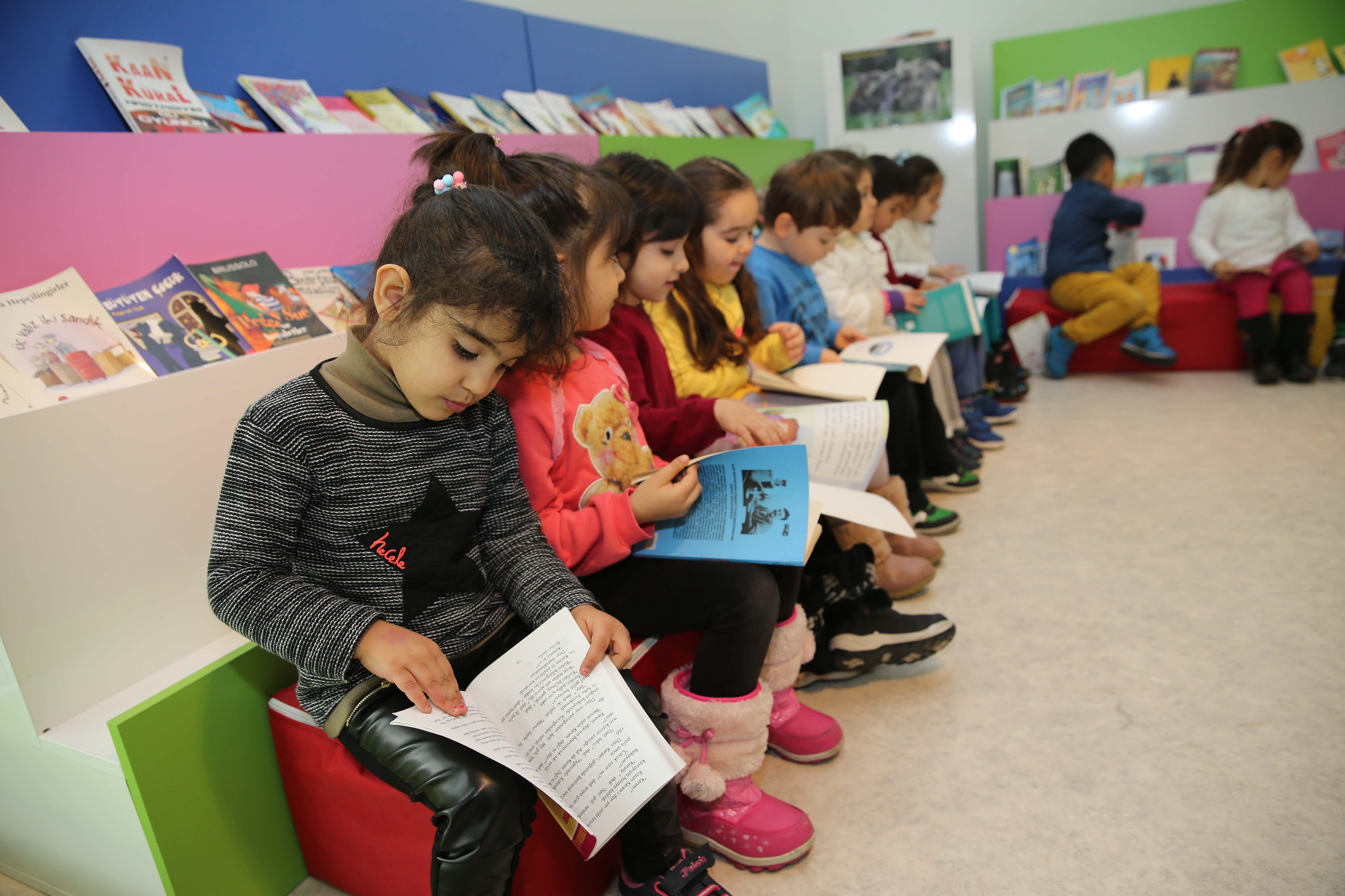 Rengârenk kütüphane çok sevildi