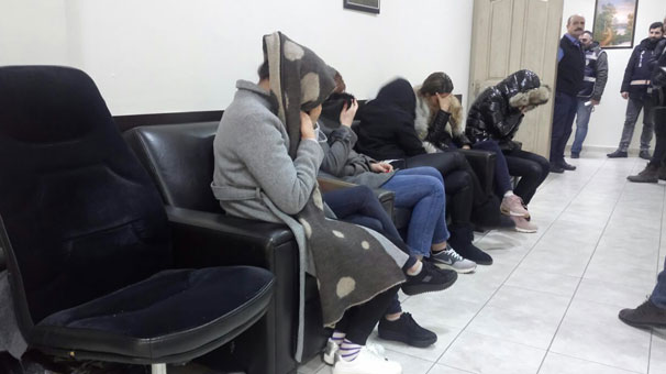 Önce sevgili oldular, sonra fuhuşa zorladılar! Aralarında gazeteci ve mühendis bile var