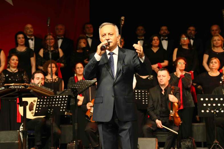 Bayraklı’da sevenler için özel konser
